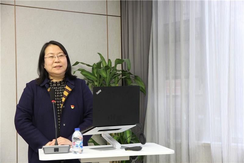 人文学院举办党务工作培训班专题报告暨结业典礼