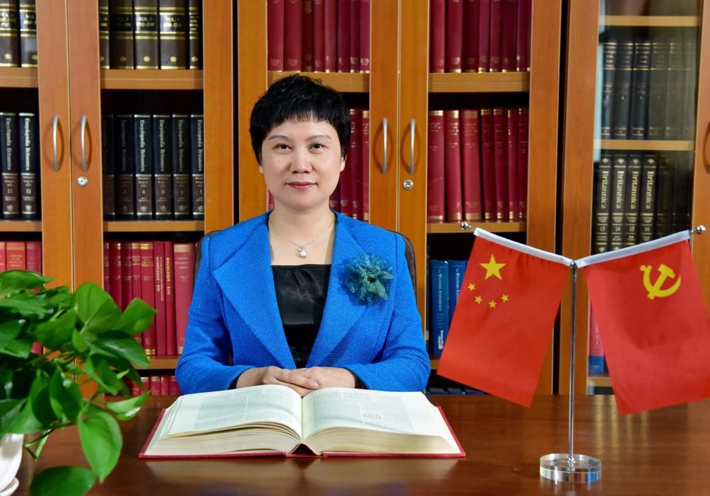 张玲